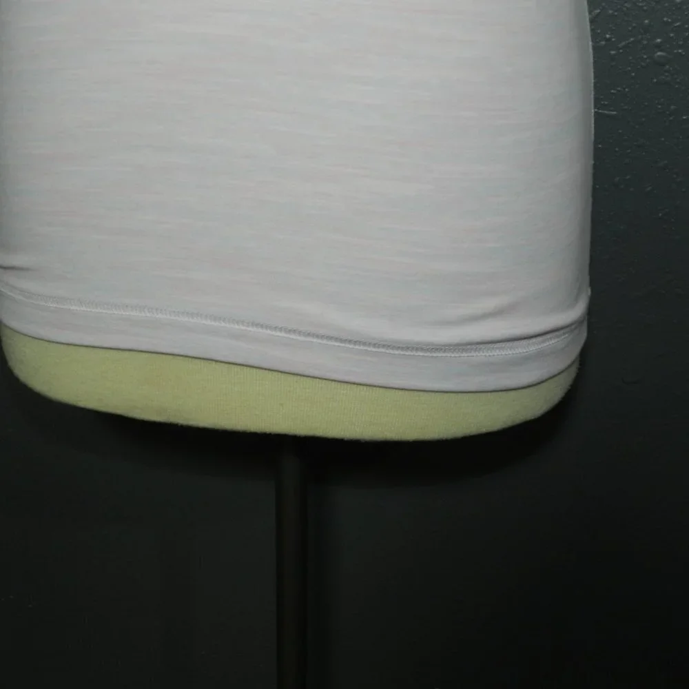 Lululemon Women Barely Pink Racerback Workout Tank Top Size 13 Inches Pit To Pit - Picture 6 of 7